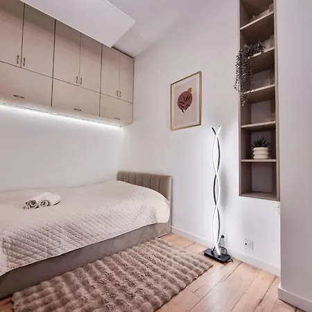Park Krochmalna Atelier, Rondo Onz Metro Διαμέρισμα *