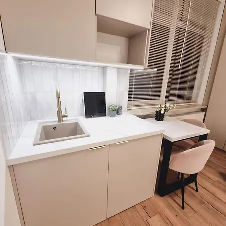 Park Krochmalna Atelier, Rondo Onz Metro * Varsavia