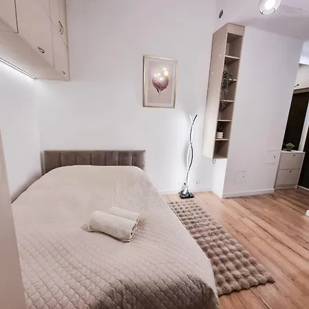 Park Krochmalna Atelier, Rondo Onz Metro *