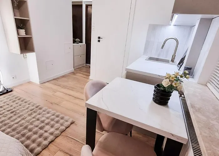 Park Krochmalna Atelier, Rondo Onz Metro وارسو